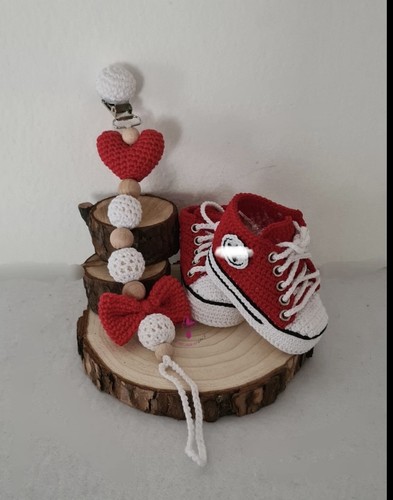 Schuhe und schnullerhalter - und,